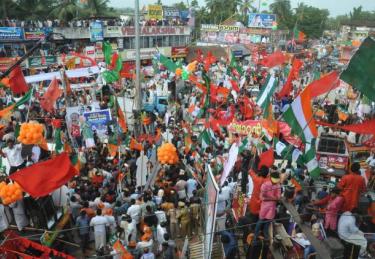 കളമൊരുങ്ങി, ഇനി അങ്കം